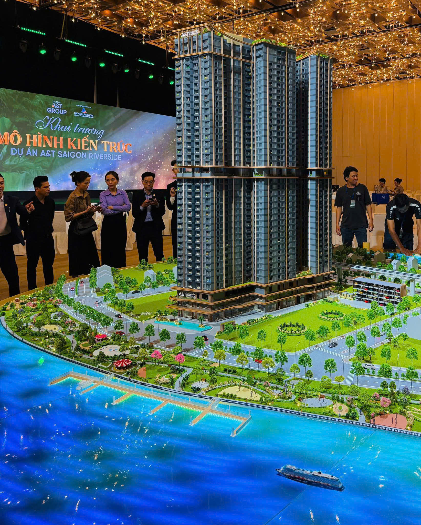 Sa bàn AT Saigon Riverside